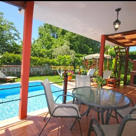 Oasis Sitesi 3+1 Havuzlu *