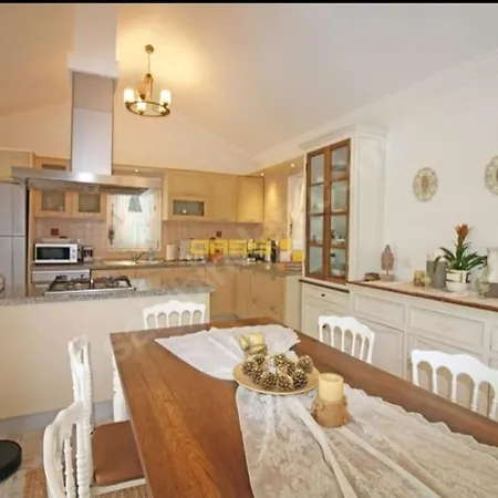 Oasis Sitesi 3+1 Havuzlu Villa *