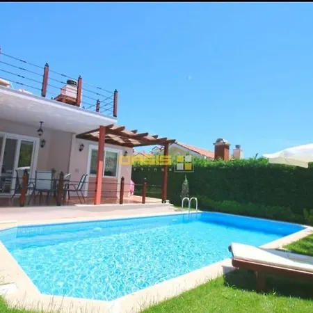 Villa Oasis Sitesi 3+1 Havuzlu *