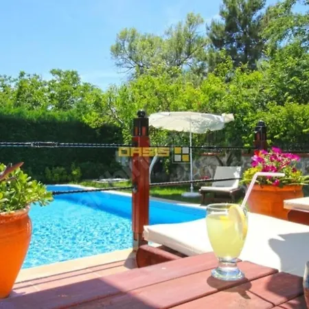 Oasis Sitesi 3+1 Havuzlu Villa *