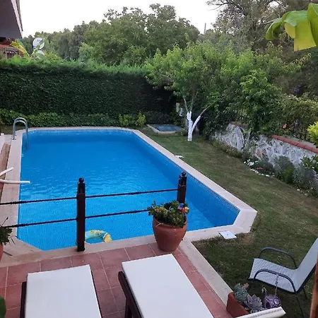 Villa Oasis Sitesi 3+1 Havuzlu