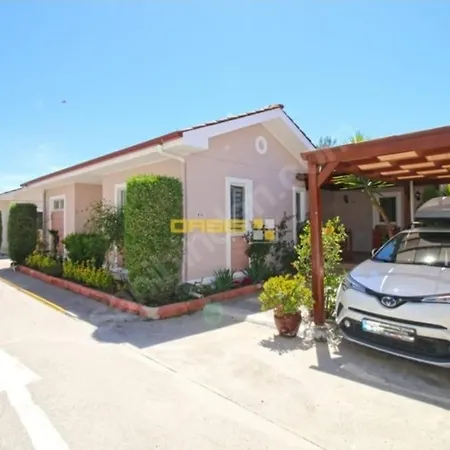 Oasis Sitesi 3+1 Havuzlu Villa Fethiye