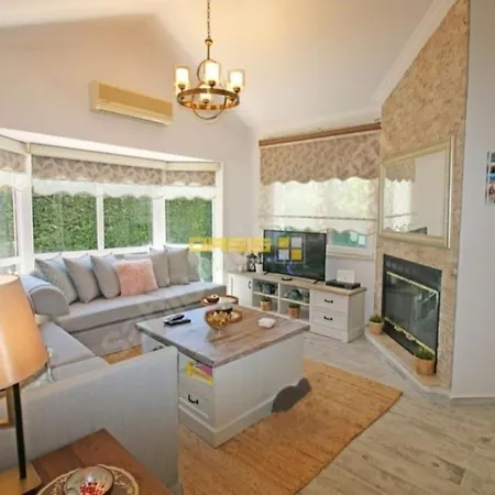 Oasis Sitesi 3+1 Havuzlu Villa *